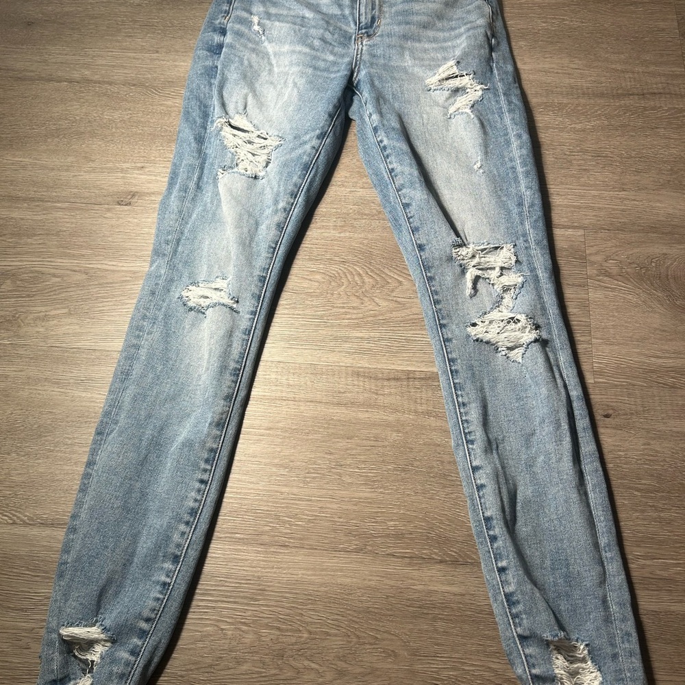 Distressed Light Blue Women's Jeans
Good condition, worn one time